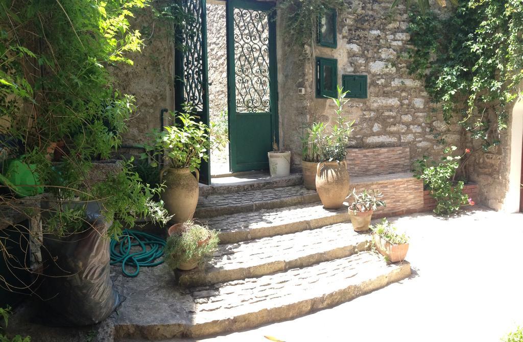 Appartement Cortile Via Sales 11 à Erice Chambre photo